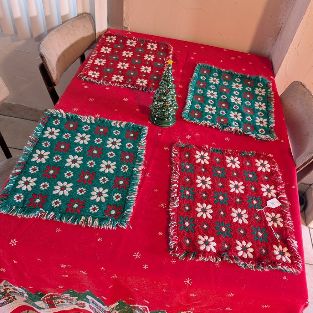6 Piece Reversible Christmas Placemats
